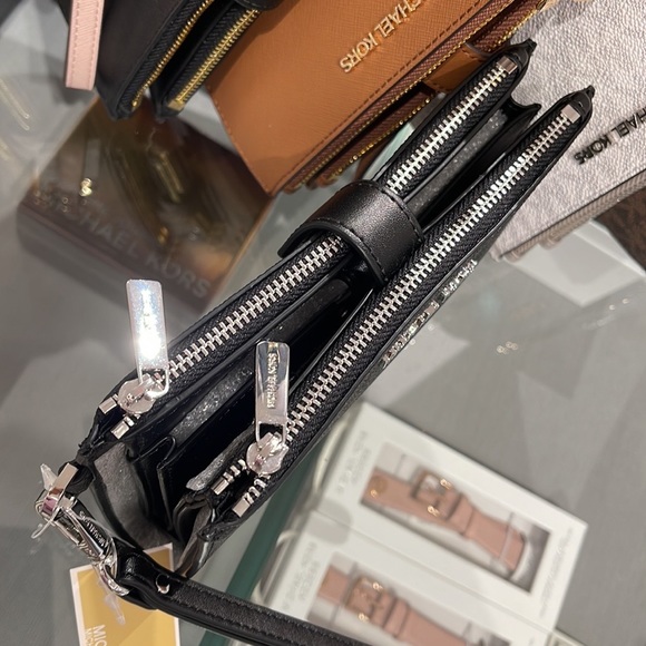 MICHAEL KORS LARGE DOUBLE ZIP WRISTLET PHONEHOLDER WALLET CLUTCH 
BLACK SIGNATUR - Picture 14 of 16